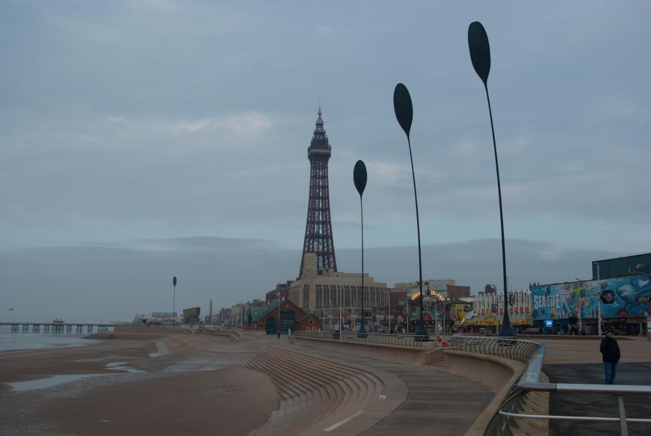 The Cafe Guest House Blackpool Exteriör bild