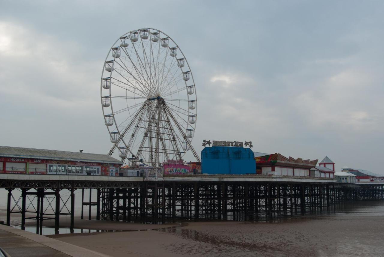 The Cafe Guest House Blackpool Exteriör bild